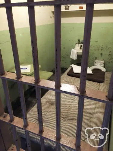 alcatraz_cell