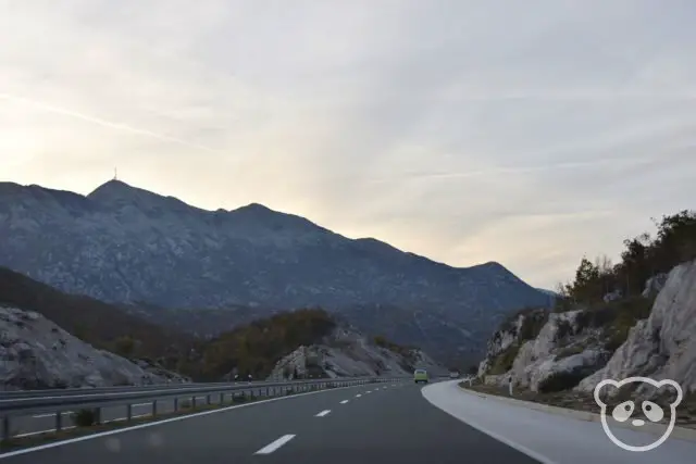 croatia_highway_mountains