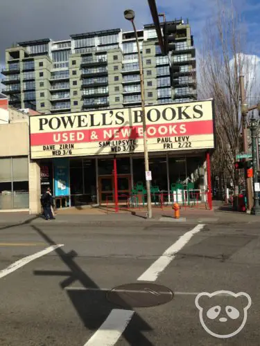 portland-powells-city-of-books-exterior