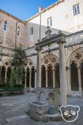 dubrovnik-dominican-monastery-courtyard