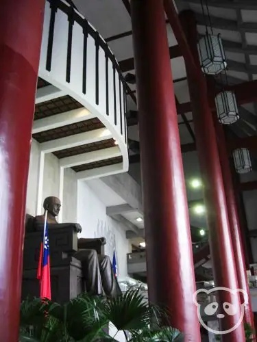 Statue of Sun Yat Sen from inside the memorial.